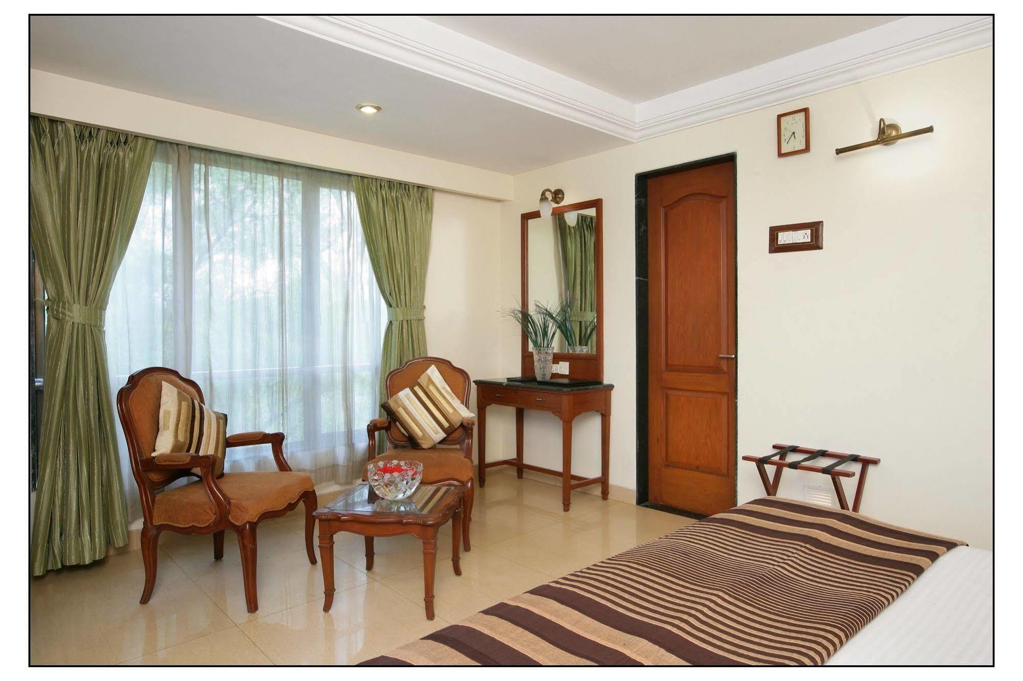 Hotel Srimaan Pune Exterior foto